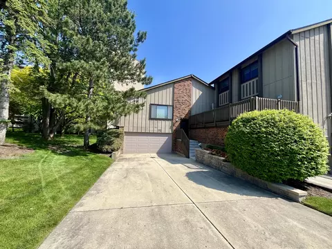 32 Portwine Rd, Willowbrook, IL 60527 photo 2