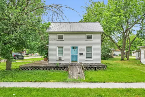 608 N Market St, Paxton, IL 60957
