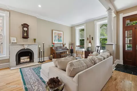 848 W Wolfram St, Chicago, IL 60657 photo 3
