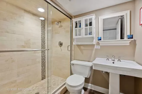 848 W Wolfram St, Chicago, IL 60657 photo 29