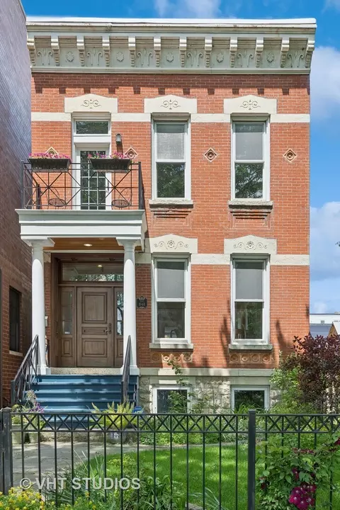 848 W Wolfram St, Chicago, IL 60657