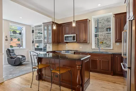 848 W Wolfram St, Chicago, IL 60657 photo 8