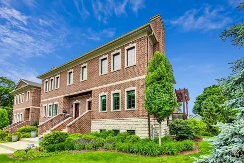 620 School St, Libertyville, IL 60048