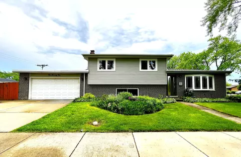 575 W Diversey Ave, Addison, IL 60101
