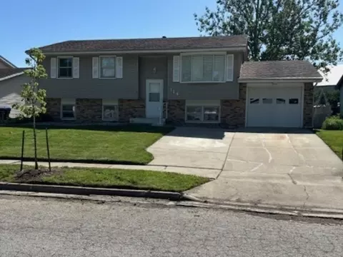 114 S Evergreen Ln, Bloomington, IL 61704