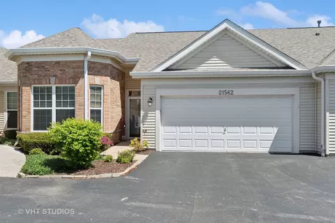 21562 Wolf Lake Ct, Crest Hill, IL 60403