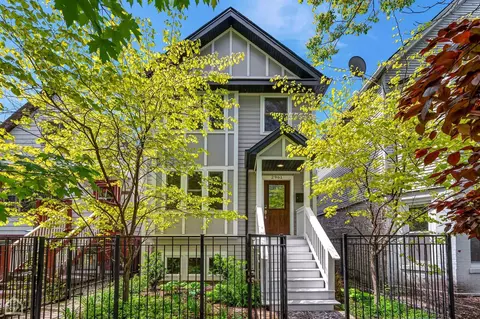 2961 W Nelson St, Chicago, IL 60618