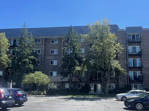 10353 Dearlove Rd #3H, Glenview, IL 60025