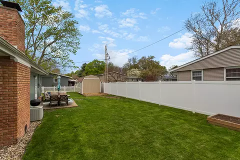 602 E Cedar Ln, Monticello, IL 61856 photo 6