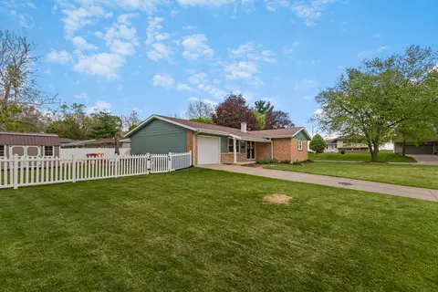 602 E Cedar Ln, Monticello, IL 61856 photo 5