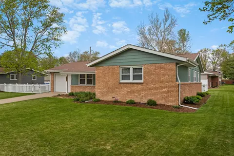 602 E Cedar Ln, Monticello, IL 61856 photo 2