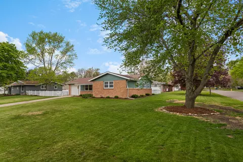 602 E Cedar Ln, Monticello, IL 61856 photo 4