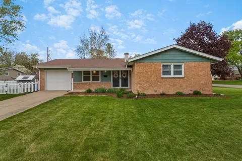 602 E Cedar Ln, Monticello, IL 61856