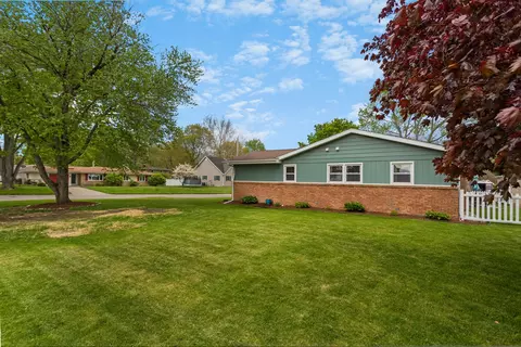 602 E Cedar Ln, Monticello, IL 61856 photo 3
