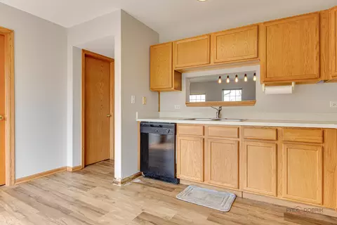 Kitchen - 2829 N Augusta Dr, Wadsworth, IL 60083 photo 2 of 2