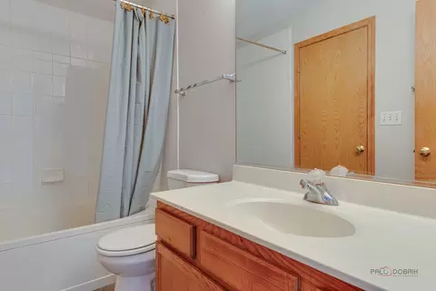 Bath - 2829 N Augusta Dr, Wadsworth, IL 60083 photo 2 of 2