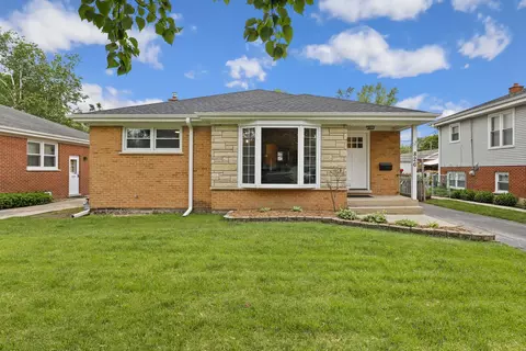 826 N Vail Ave, Arlington Heights, IL 60004