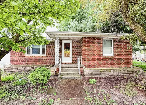 1107 E Bridge St, Streator, IL 61364