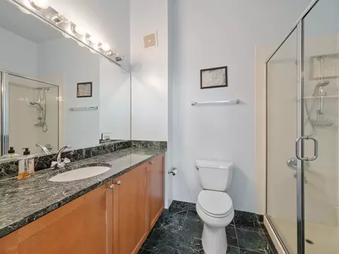 Bath - 321 S Sangamon St #905, Chicago, IL 60607 photo 3 of 3