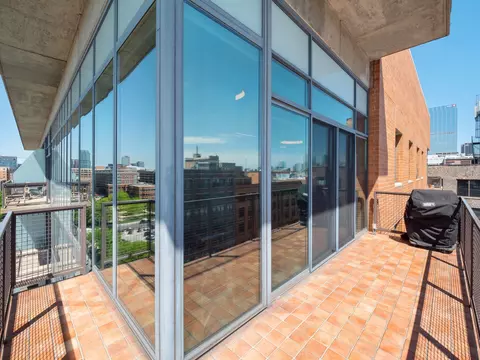 Exterior - 321 S Sangamon St #905, Chicago, IL 60607 photo 2 of 5