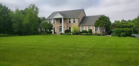 1731 Forestview Dr, Sycamore, IL 60178