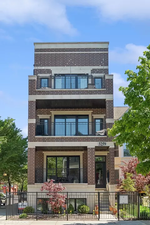 3259 N Racine Ave #1, Chicago, IL 60657