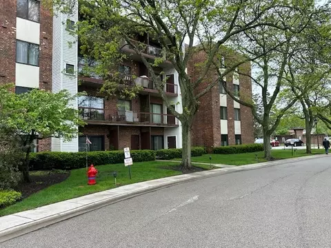 1500 Harbour Dr #1S, Wheeling, IL 60090 photo 2