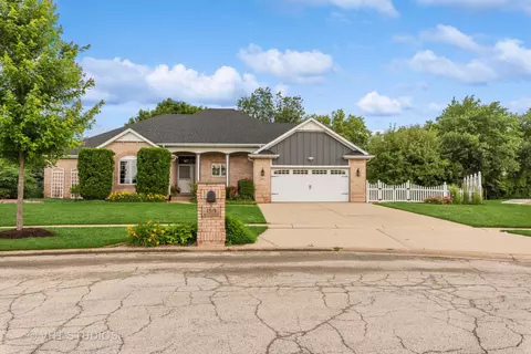 160 Wind Crest Ln, New Lenox, IL 60451