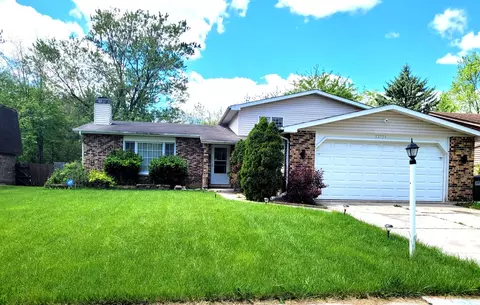 22736 Lakeshore Dr, Richton Park, IL 60471