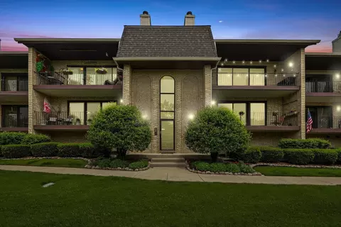 9171 Del Prado Dr #2W, Palos Hills, IL 60465