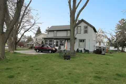 202-202 12 Mchenry Ave, Woodstock, IL 60098