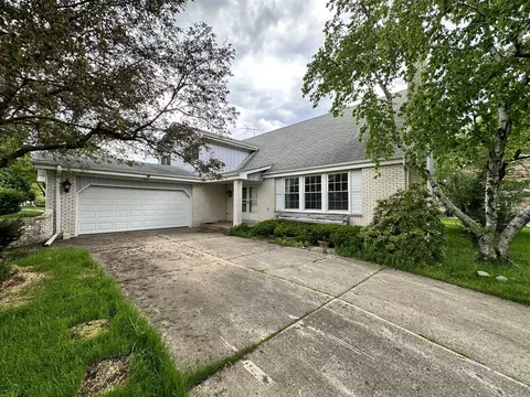 846 Sutton Dr, Northbrook, IL 60062