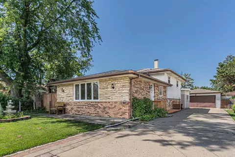 94 Westfield Ln, Des Plaines, IL 60018