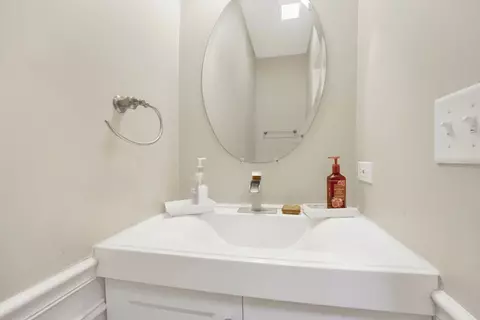 Bath - 1891 Cattail Cir, Aurora, IL 60504 photo 1 of 5