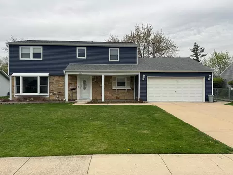 1325 Elm Dr, Schaumburg, IL 60194