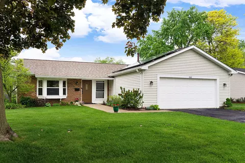 1020 N Ridgewood Ln, Palatine, IL 60067