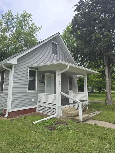 1008 E Adams St, Macomb, IL 61455