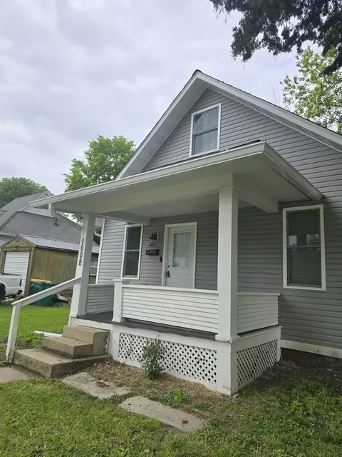 Exterior - 1008 E Adams St, Macomb, IL 61455 photo 3 of 3