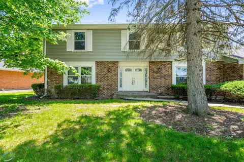 18 W743 Avenue Chateaux E, Oak Brook, IL 60523