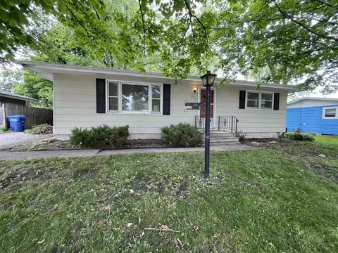 137 Holly St, Dekalb, IL 60115