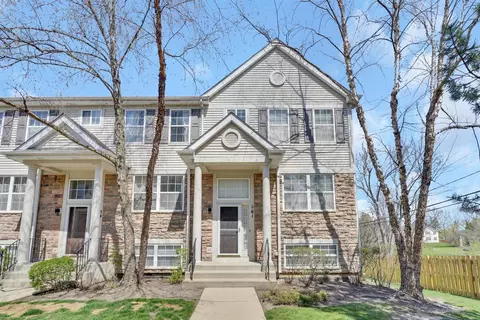 61 E Clare Ct, Palatine, IL 60067