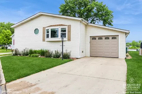 1067 Lakeview Rd, Elgin, IL 60123 photo 2