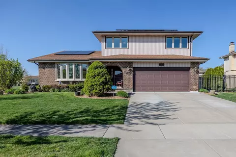 17208 Valley Dr, Tinley Park, IL 60487
