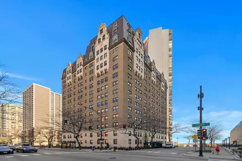 6101 N Sheridan Rd #8D, Chicago, IL 60660