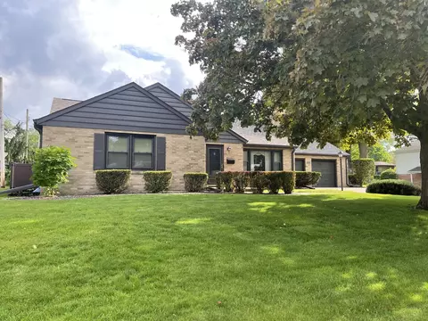 Exterior - 2110 13th St, Peru, IL 61354 photo 7 of 19