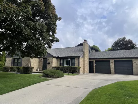 Exterior - 2110 13th St, Peru, IL 61354 photo 2 of 19