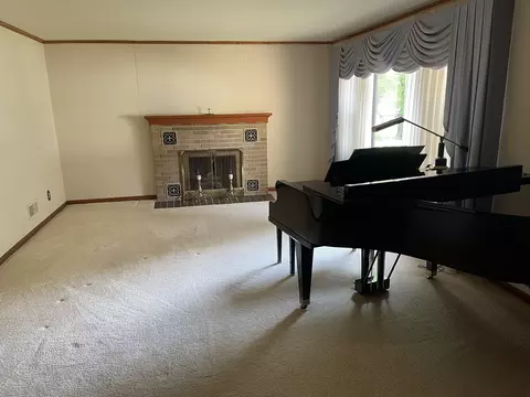 Living - 2110 13th St, Peru, IL 61354 photo 6 of 6