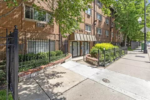 900 W Fullerton Ave #2A, Chicago, IL 60614