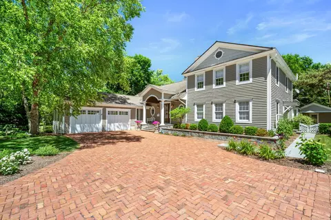 729 Hawthorne Ln, Geneva, IL 60134