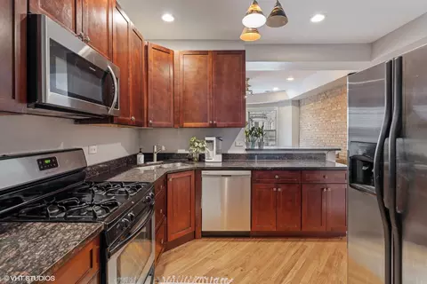 Kitchen - 536 E 44th St #2, Chicago, IL 60653 photo 1 of 3